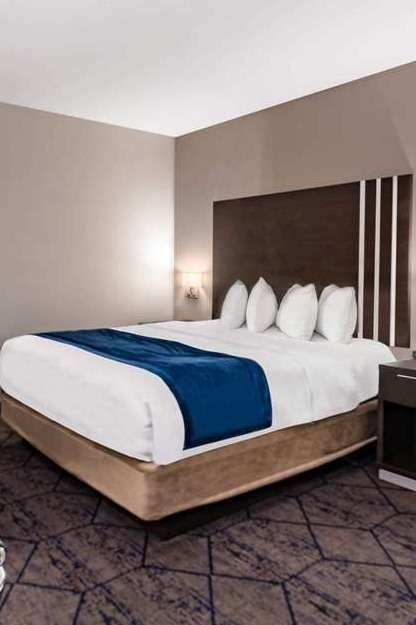 Hotel Baymont by Wyndham Albuquerque Airport photo 1