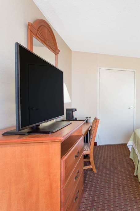 Hotel Days Inn by Wyndham Princeton photo 3