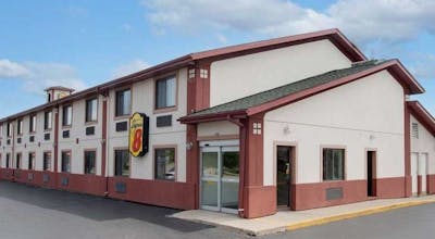 Super 8 by Wyndham Crystal Lake