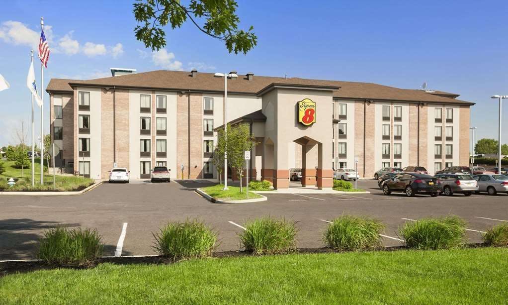 Super 8 by Wyndham Mount Laurel
