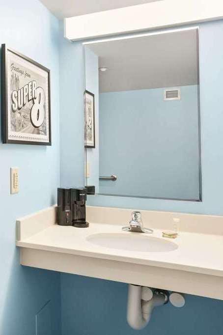 Hotel Super 8 by Wyndham Mount Laurel photo 4