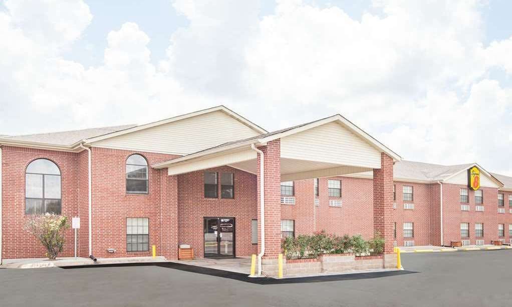 Super 8 by Wyndham White Hall