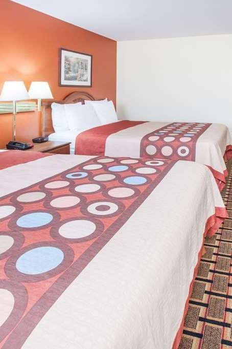 Hotel Super 8 by Wyndham White Hall photo 3