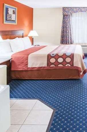 Hotel Super 8 by Wyndham White Hall photo 1