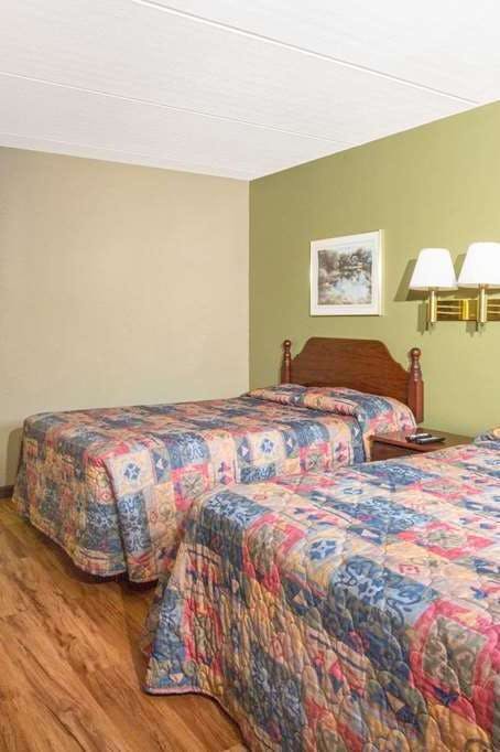 Hotel Super 8 Kingsport I-81 photo 3