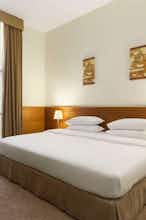 Hotel Ramada Hotel & Suites by Wyndham Ajman photo 2