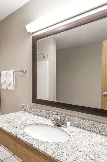 Hotel Super 8 by Wyndham Plymouth photo 5