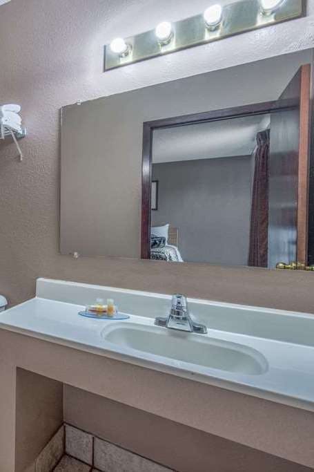 Hotel Days Inn Jamestown photo 4