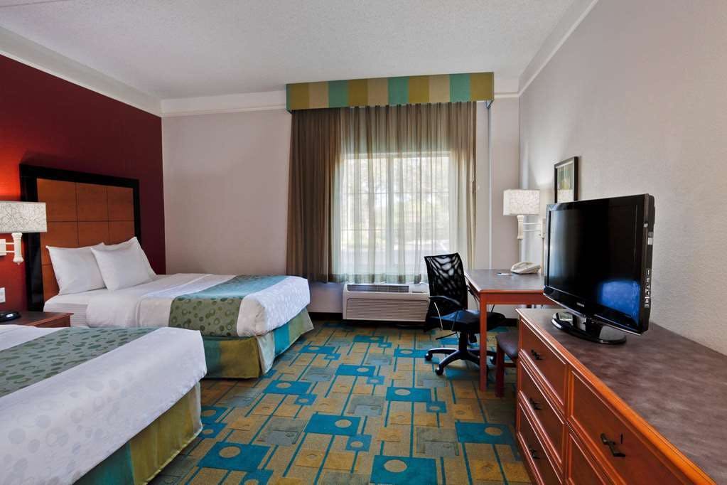 Hotel La Quinta Inn & Suites by Wyndham USF (Near Busch Gardens) photo 3