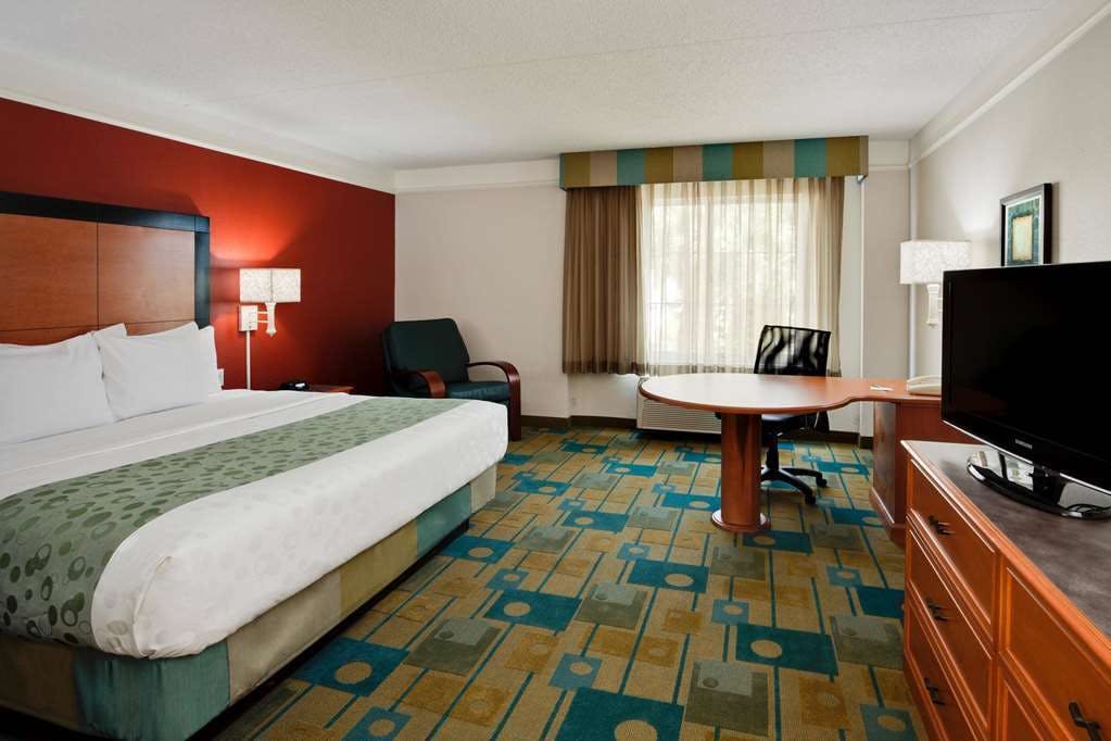 Hotel La Quinta Inn & Suites by Wyndham USF (Near Busch Gardens) photo 5