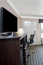 Hotel Super 8 Knoxville East photo 3