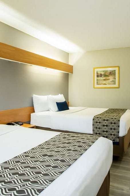 Hotel Microtel Inn & Suites by Wyndham Southern Pines / Pinehurst photo 3