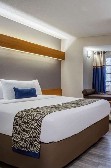 Hotel Microtel Inn & Suites by Wyndham Southern Pines / Pinehurst photo 2