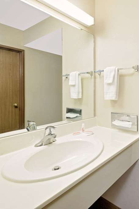 Hotel Days Inn by Wyndham Boonville photo 4