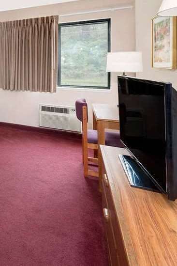 Hotel Days Inn by Wyndham Boonville photo 3