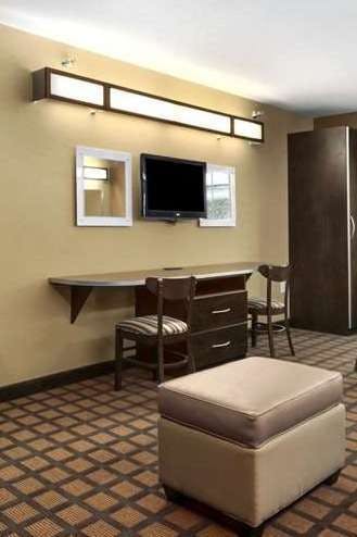 Hotel Microtel Inn & Suites by Wyndham Minot photo 2