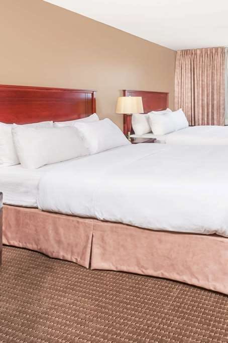 Hotel Ramada by Wyndham Sherwood Park photo 2