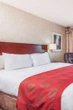 Hotel Ramada Sherwood Park photo 1