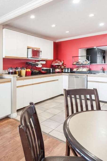 Hotel Ramada by Wyndham Sherwood Park photo 5