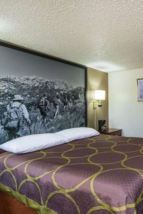 Hotel Super 8 Pueblo CO photo 1