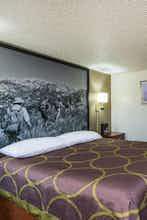 Hotel Super 8 Pueblo CO photo 1