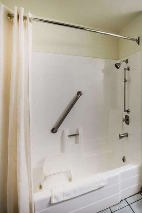 Hotel Super 8 Pueblo CO photo 5