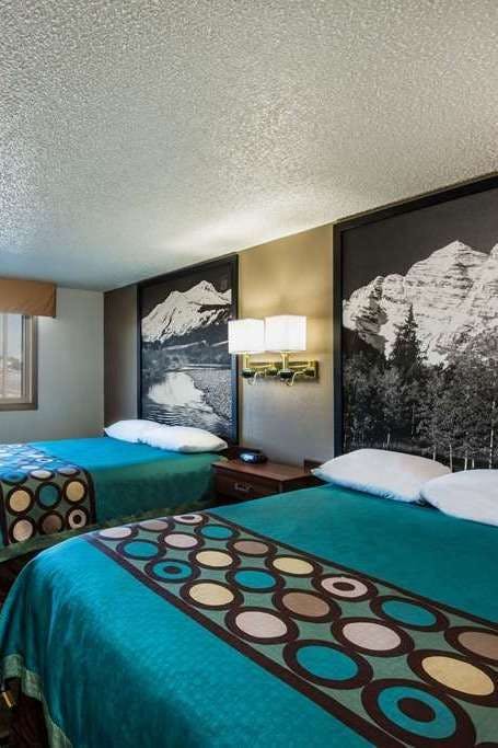 Hotel Super 8 Pueblo CO photo 2