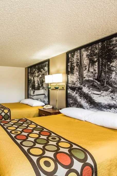 Hotel Super 8 Pueblo CO photo 3