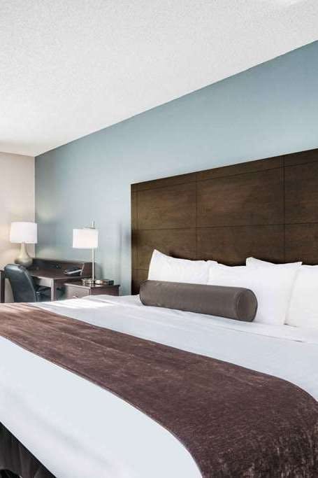 Hotel Days Inn and Suites Wausau photo 1