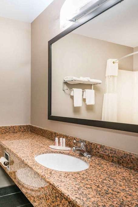 Hotel Days Inn and Suites Wausau photo 4