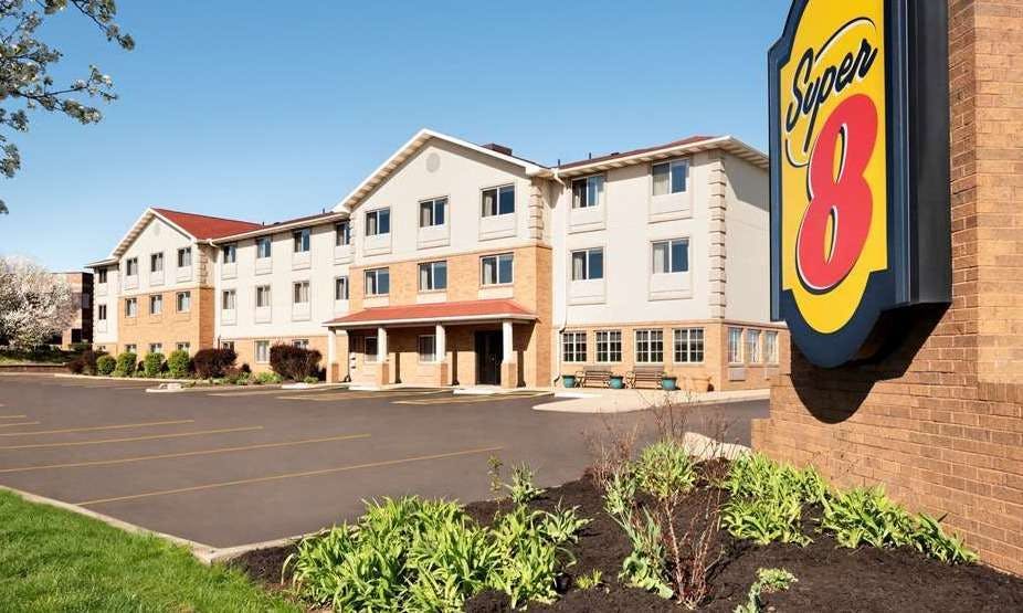 Super 8 by Wyndham Akron S/Green/Uniontown OH