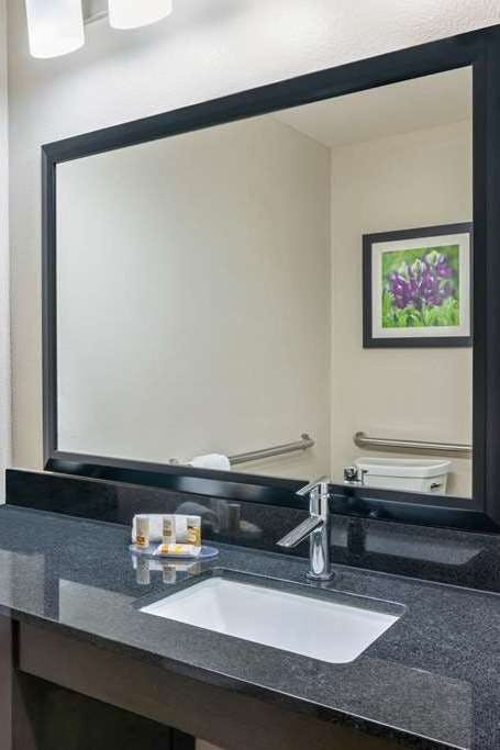 Hotel La Quinta Inn & Suites by Wyndham College Station South photo 5