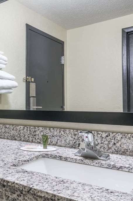 Hotel Super 8 by Wyndham Rice Lake photo 5