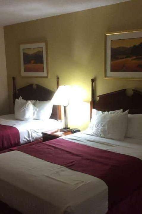 Hotel Baymont by Wyndham Effingham photo 1