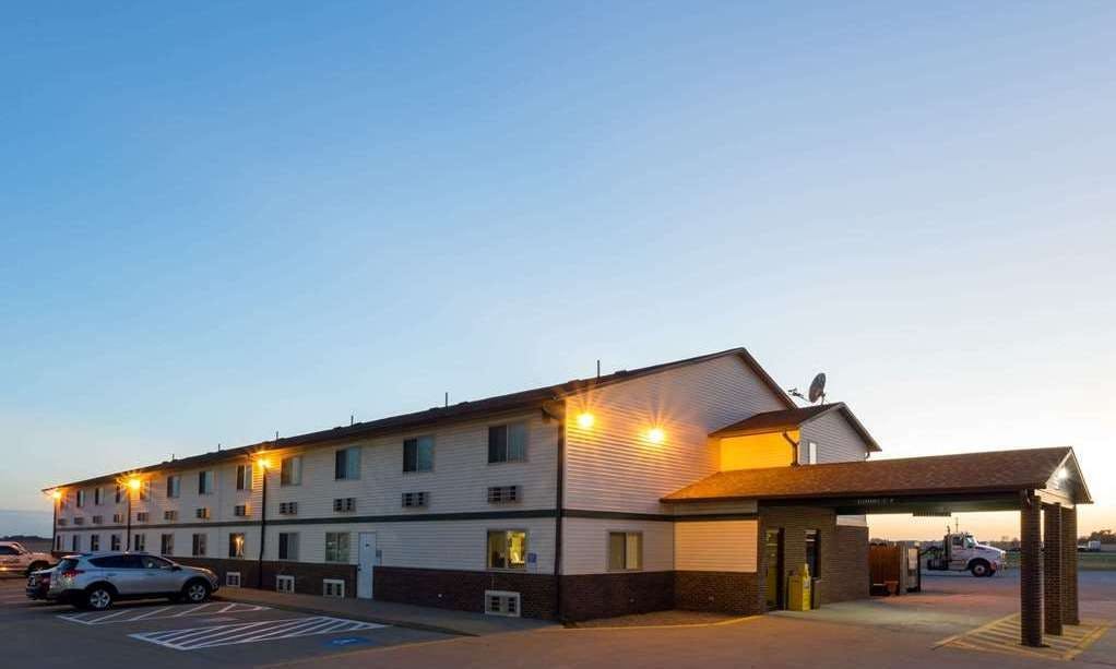 Super 8 Mendota I-39