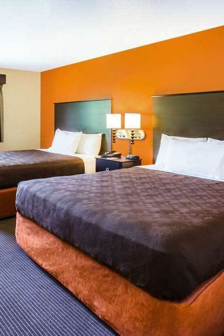 Hotel AmericInn by Wyndham Menomonie photo 2