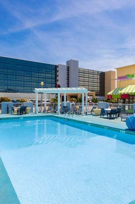 Hotel Ramada by Wyndham Virginia Beach photo 4