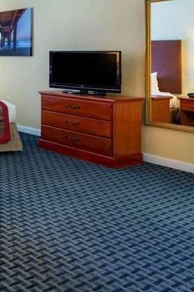 Hotel Ramada by Wyndham Virginia Beach photo 2