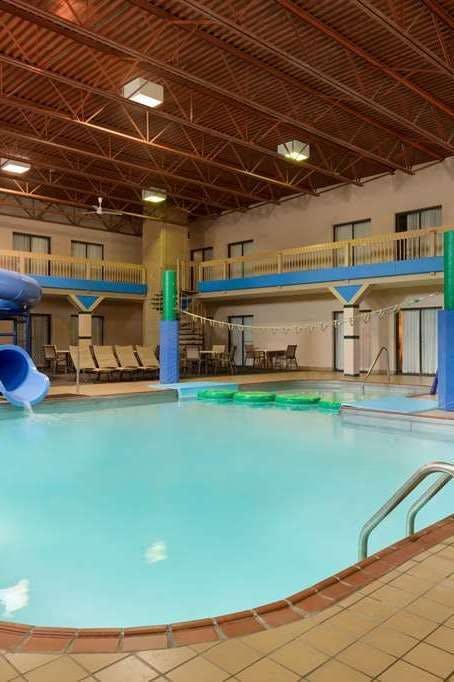 Hotel Ramada by Wyndham Fargo photo 3