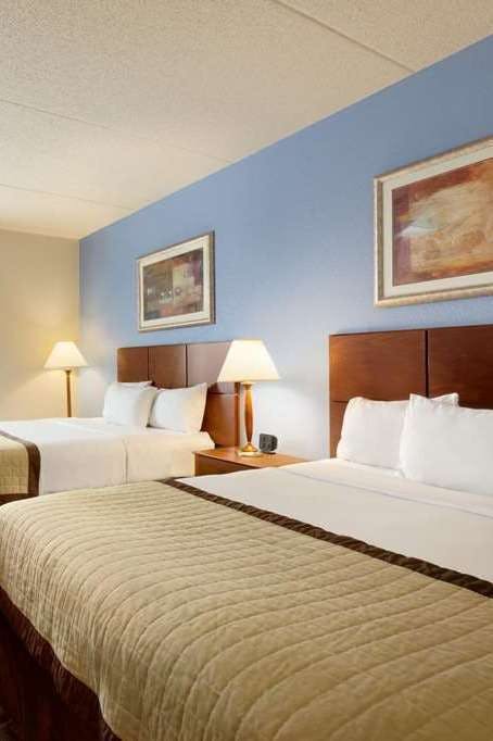 Hotel Ramada by Wyndham Fargo photo 2