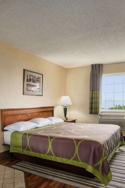 Hotel Super 8 by Wyndham Grayville photo 1