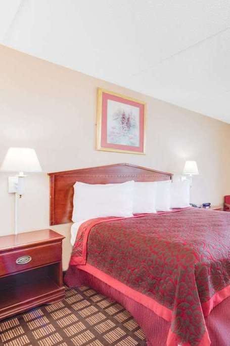 Hotel Days Inn & Suites by Wyndham Laredo photo 1