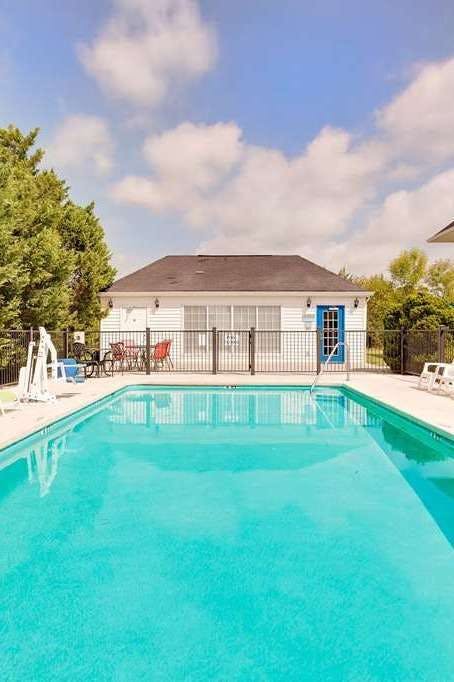 Hotel Baymont by Wyndham Cleveland photo 5