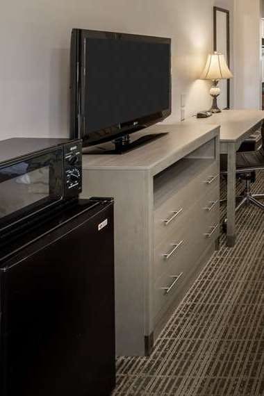 Hotel Baymont by Wyndham Cleveland photo 3