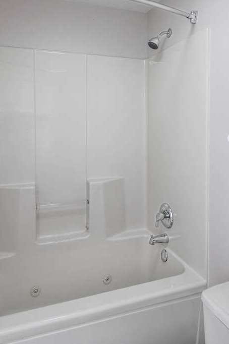 Hotel Baymont by Wyndham Cleveland photo 4