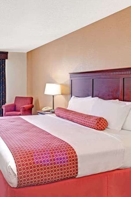 Hotel Baymont by Wyndham Kennesaw photo 3