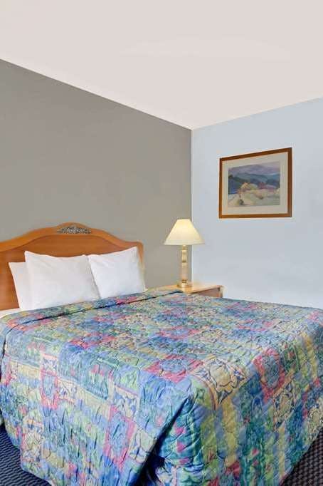 Hotel Days Inn & Suites by Wyndham Needles photo 1