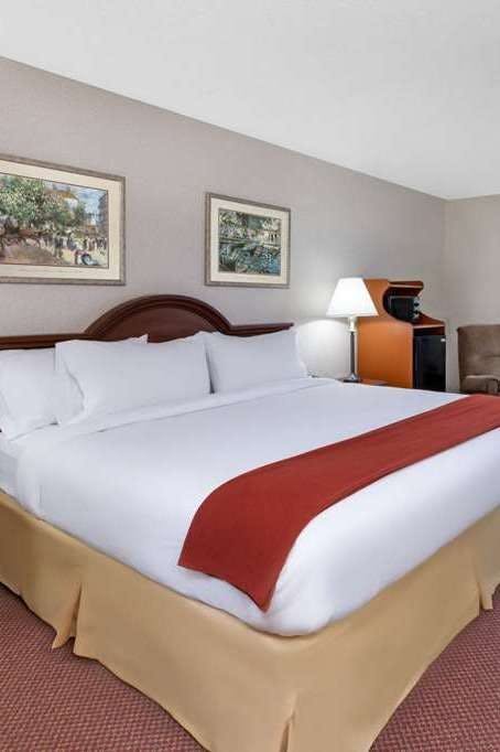 Hotel Baymont by Wyndham Howell/Brighton photo 1