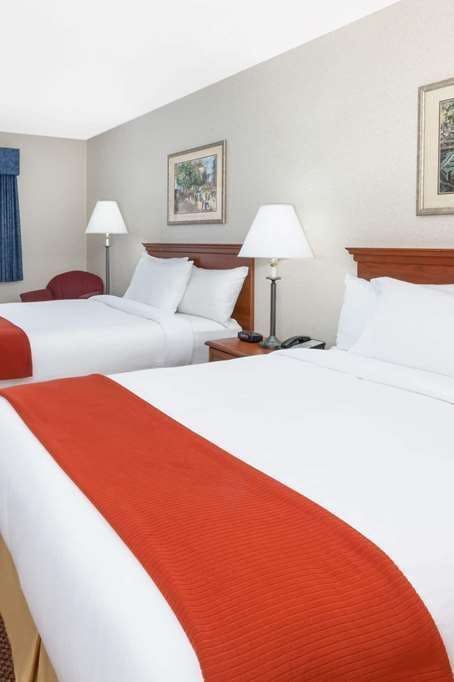 Hotel Baymont by Wyndham Howell/Brighton photo 3