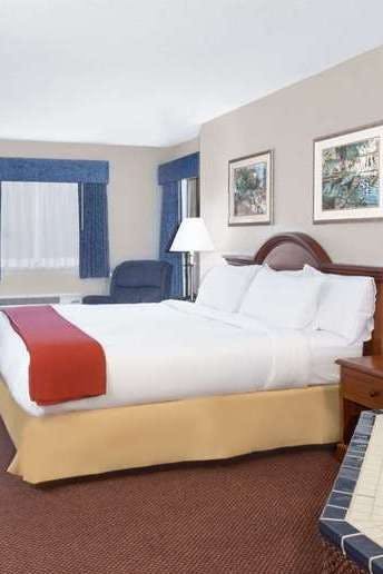 Hotel Baymont by Wyndham Howell/Brighton photo 2